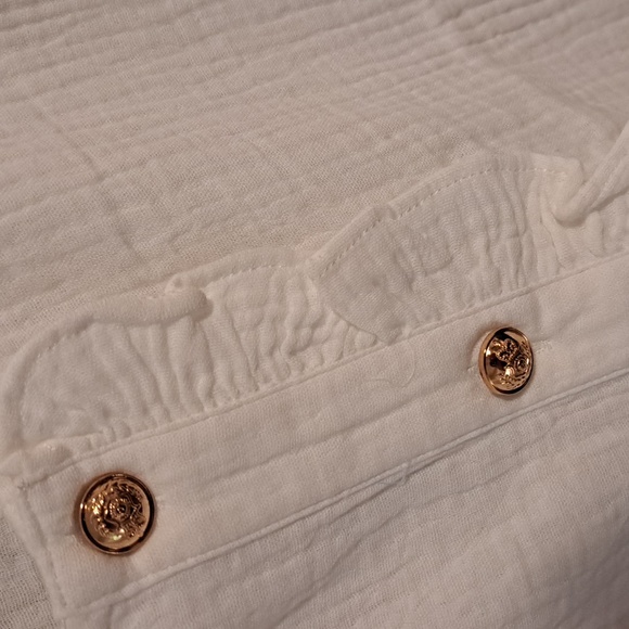 ♥️New White ruffle button top - Picture 7 of 8